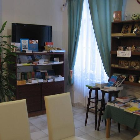 Mater Salvatoris House Otel Gödöllő Dış mekan fotoğraf
