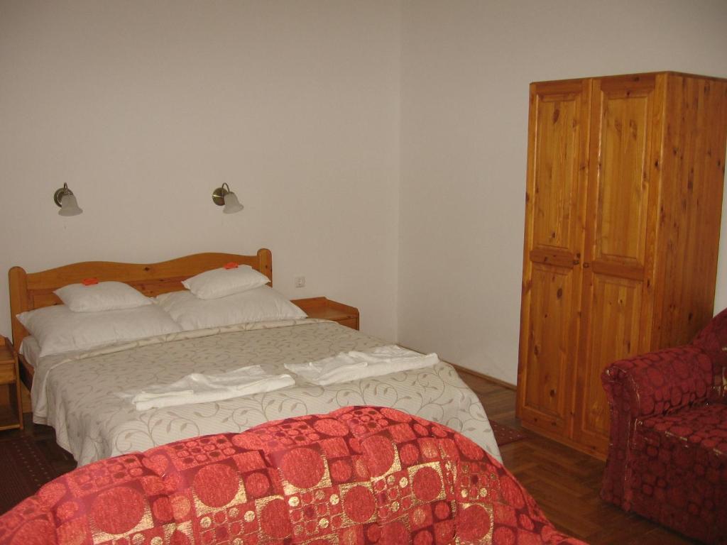 Mater Salvatoris House Otel Gödöllő Oda fotoğraf