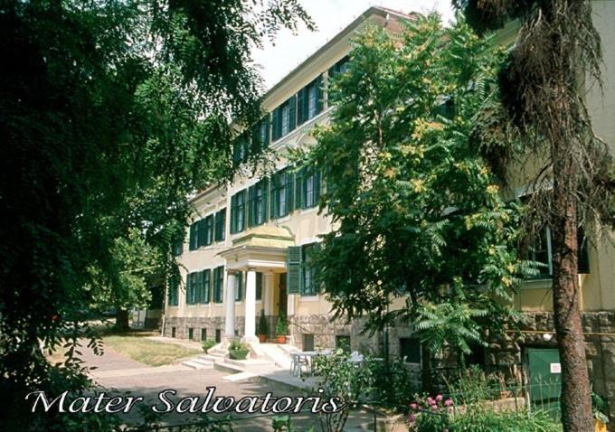 Mater Salvatoris House Otel Gödöllő Dış mekan fotoğraf
