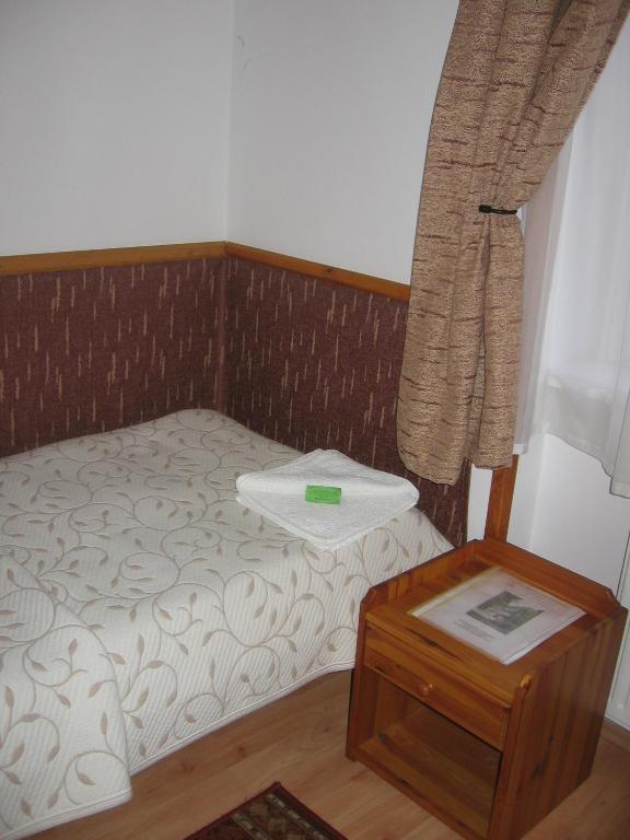 Mater Salvatoris House Otel Gödöllő Oda fotoğraf