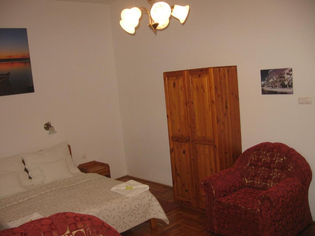 Mater Salvatoris House Otel Gödöllő Oda fotoğraf