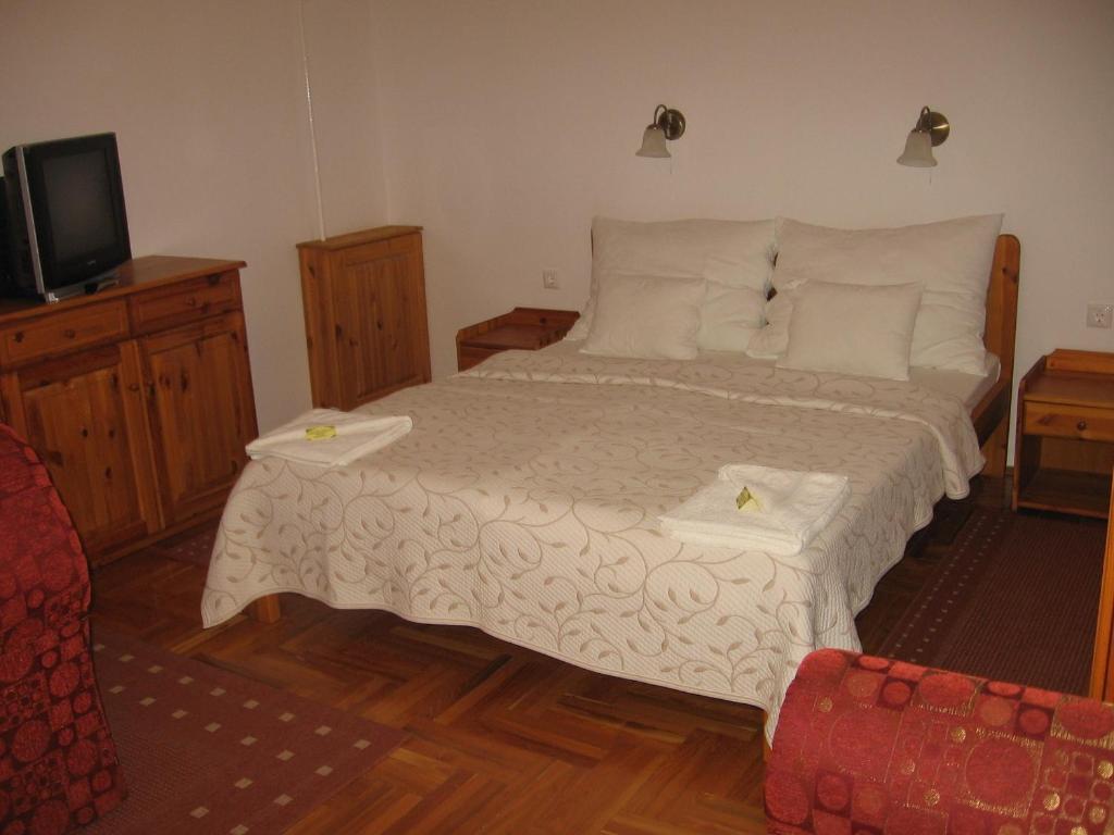 Mater Salvatoris House Otel Gödöllő Oda fotoğraf