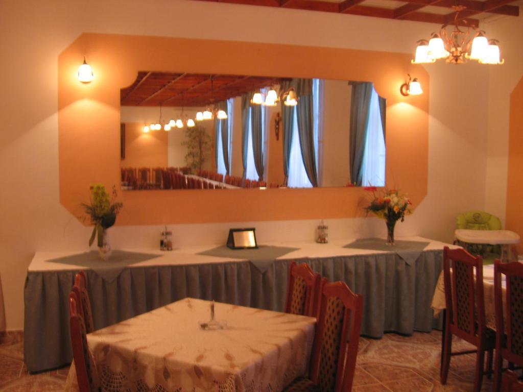 Mater Salvatoris House Otel Gödöllő Dış mekan fotoğraf