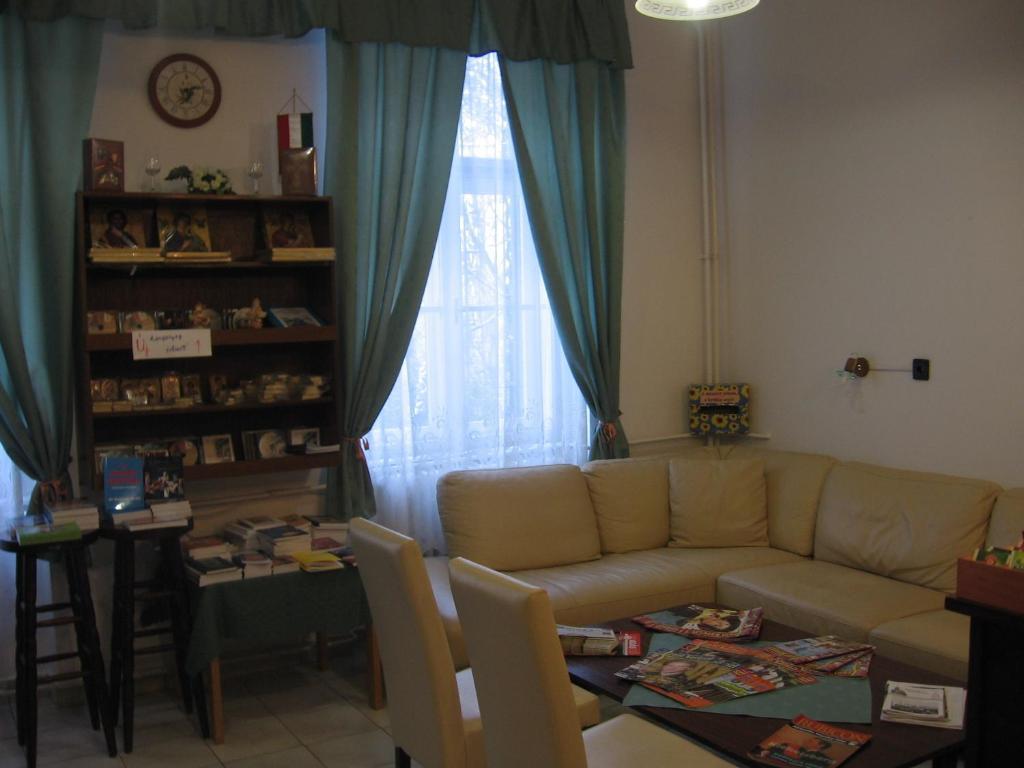 Mater Salvatoris House Otel Gödöllő Dış mekan fotoğraf